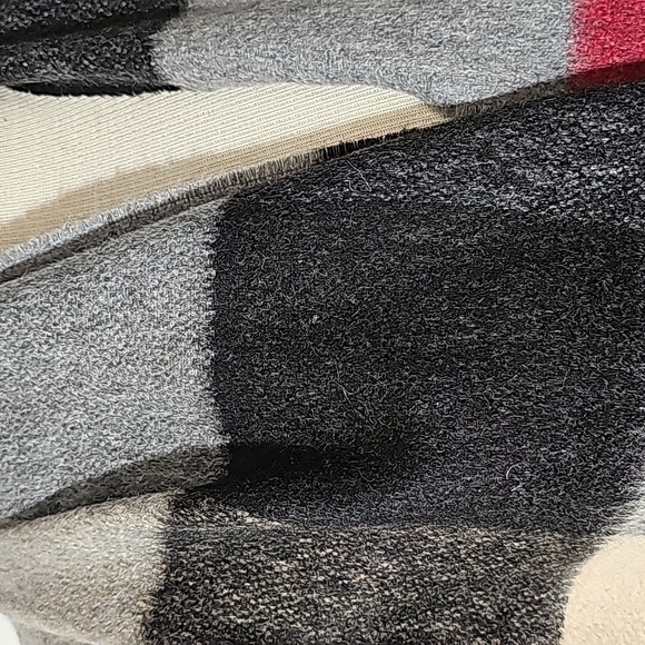 Cashmere scarf by Bloomingdale plaid print. NWOT.made in Germany. With fringe. - Picture 2 of 7